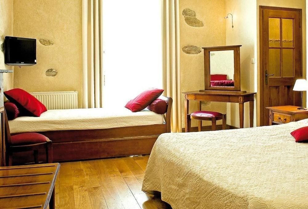 Hotel Les Remparts ミルポワ エクステリア 写真