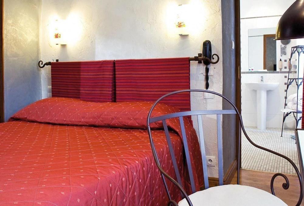 Hotel Les Remparts ミルポワ エクステリア 写真