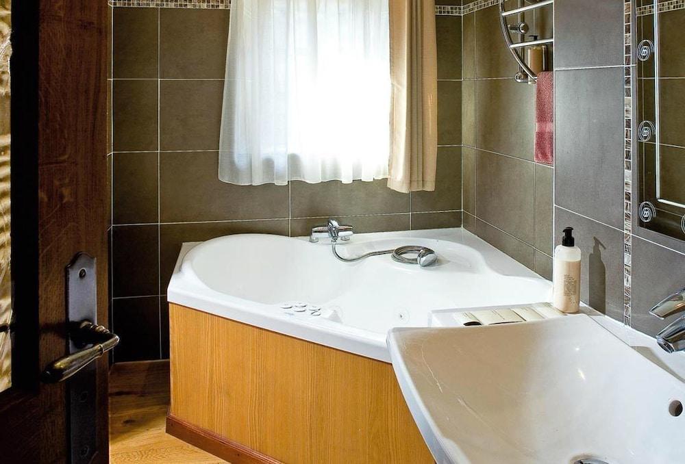 Hotel Les Remparts ミルポワ エクステリア 写真