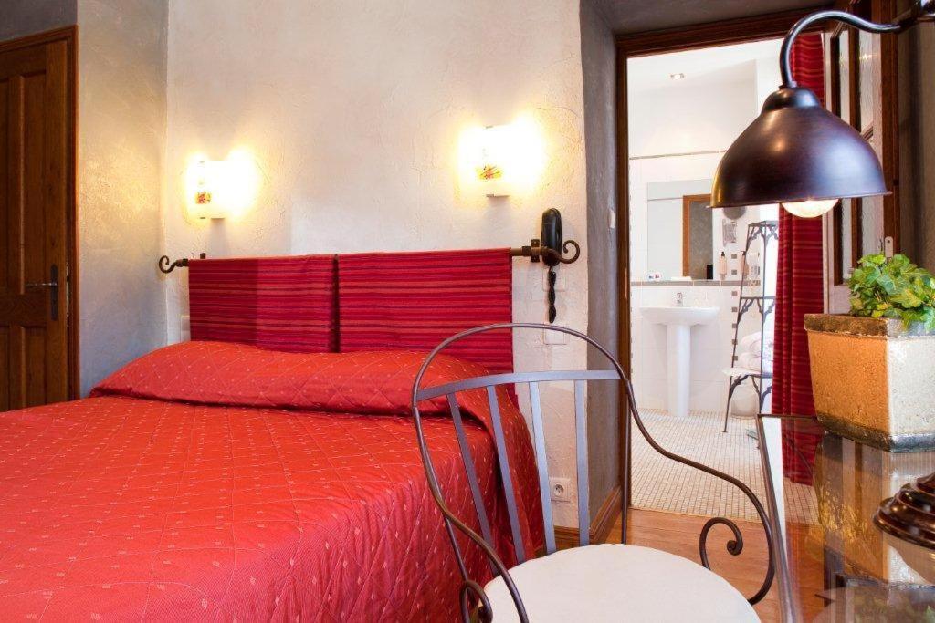 Hotel Les Remparts ミルポワ 部屋 写真