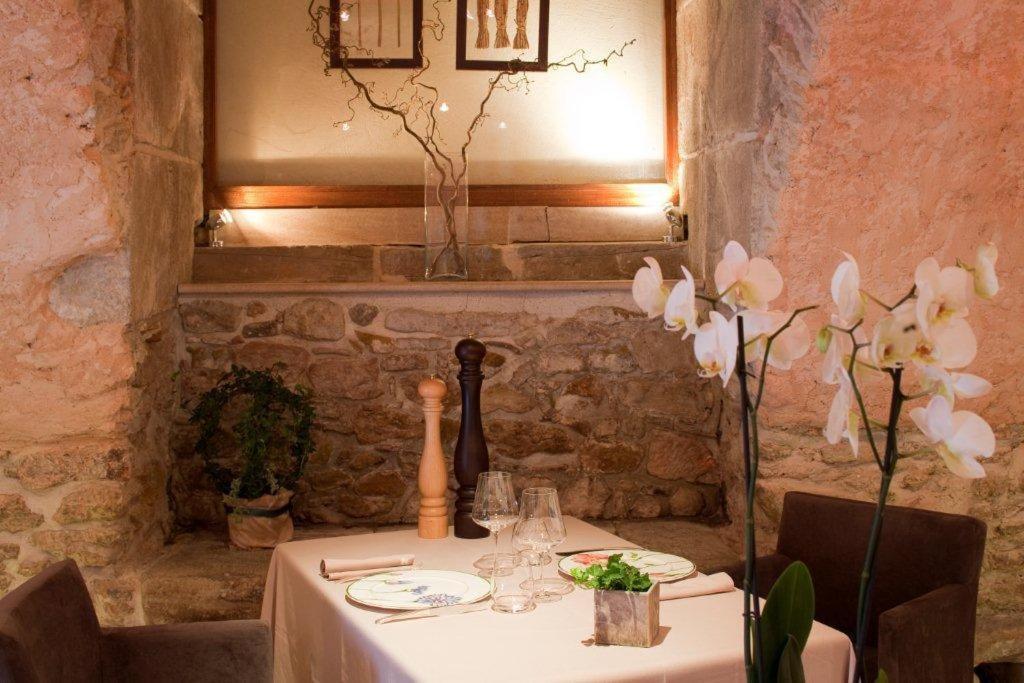Hotel Les Remparts ミルポワ エクステリア 写真