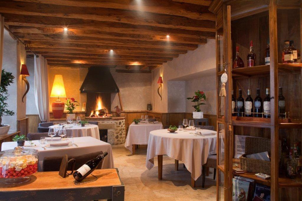 Hotel Les Remparts ミルポワ エクステリア 写真