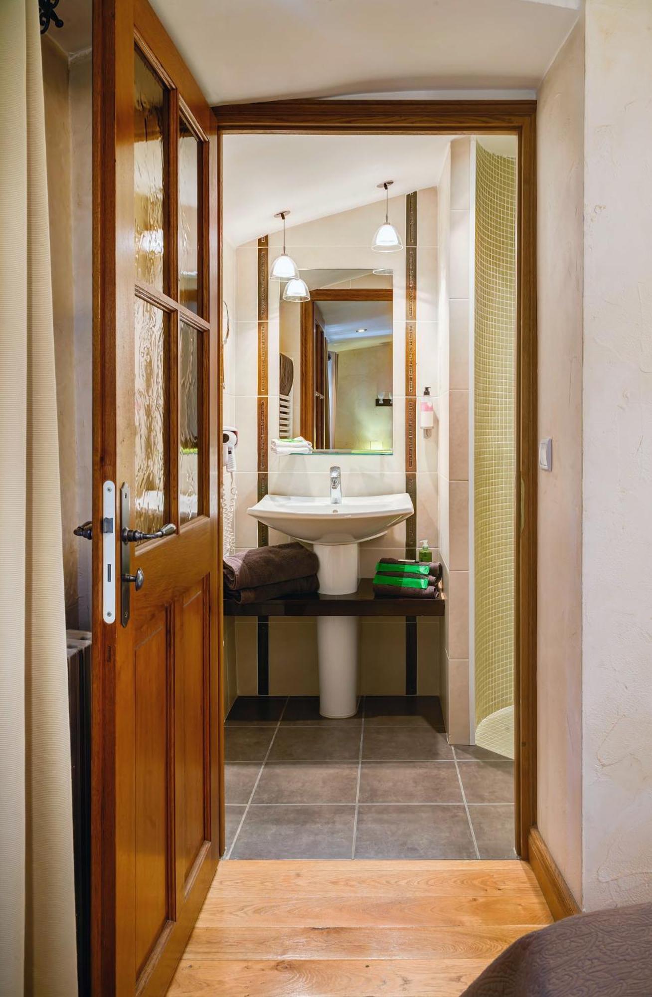Hotel Les Remparts ミルポワ エクステリア 写真