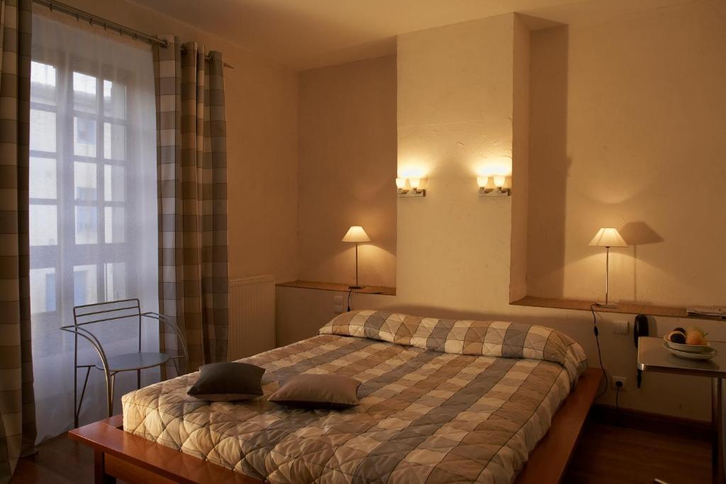 Hotel Les Remparts ミルポワ エクステリア 写真