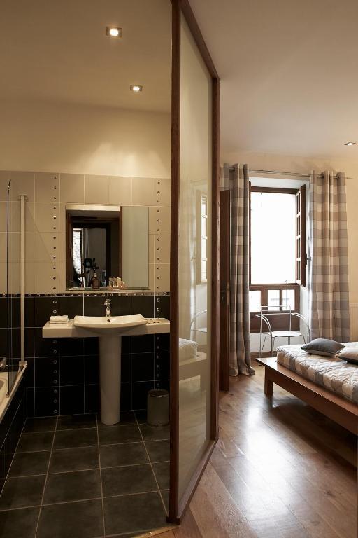 Hotel Les Remparts ミルポワ エクステリア 写真
